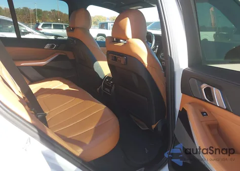 2021 BMW X5 xDrive40I z USA, uszkodzony, nr VIN 5UXCR6C03M9F88612